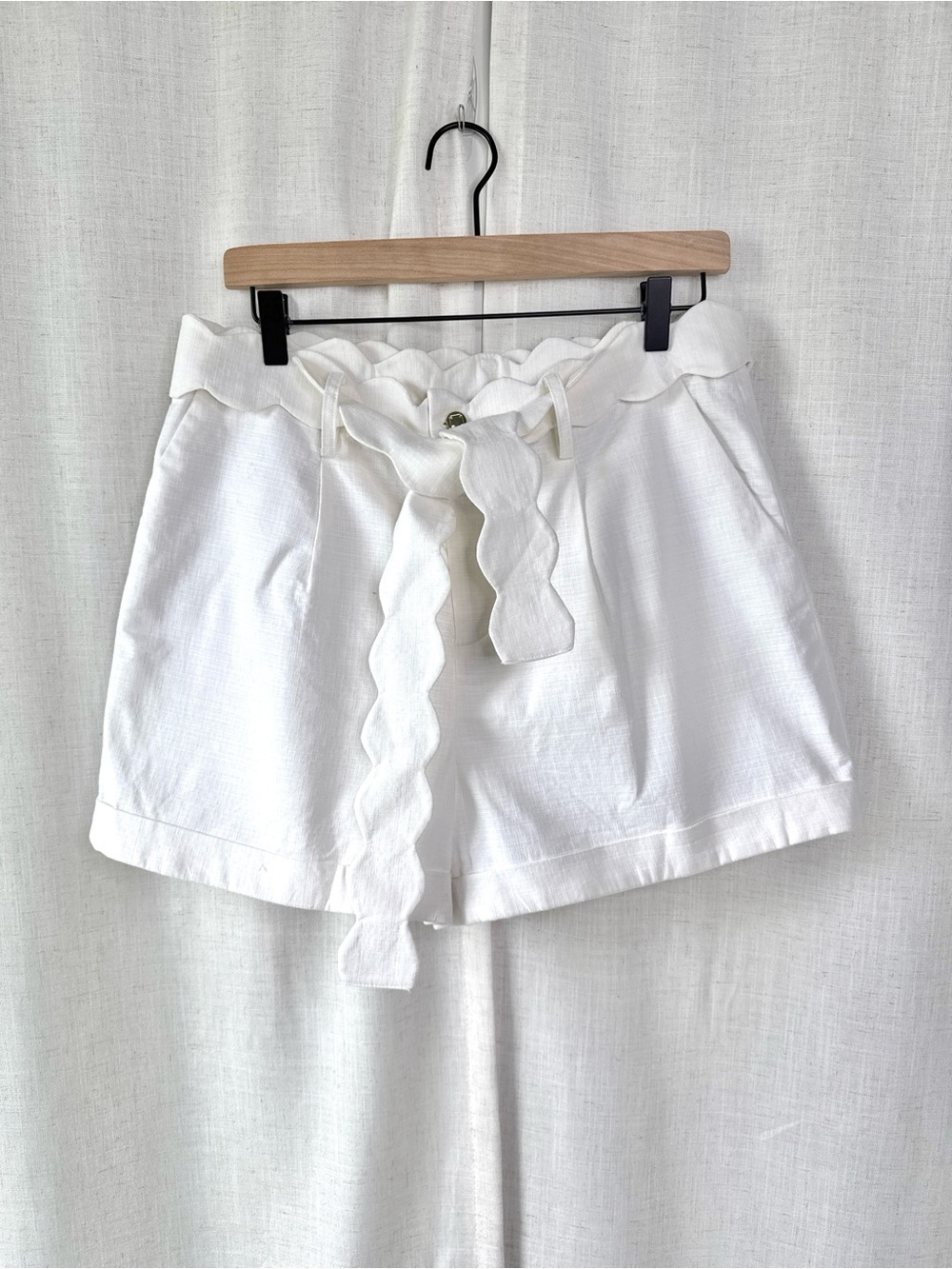 Elizabeth McKay Dizzy Scallop Tie Waist Linen Shorts White Size 10